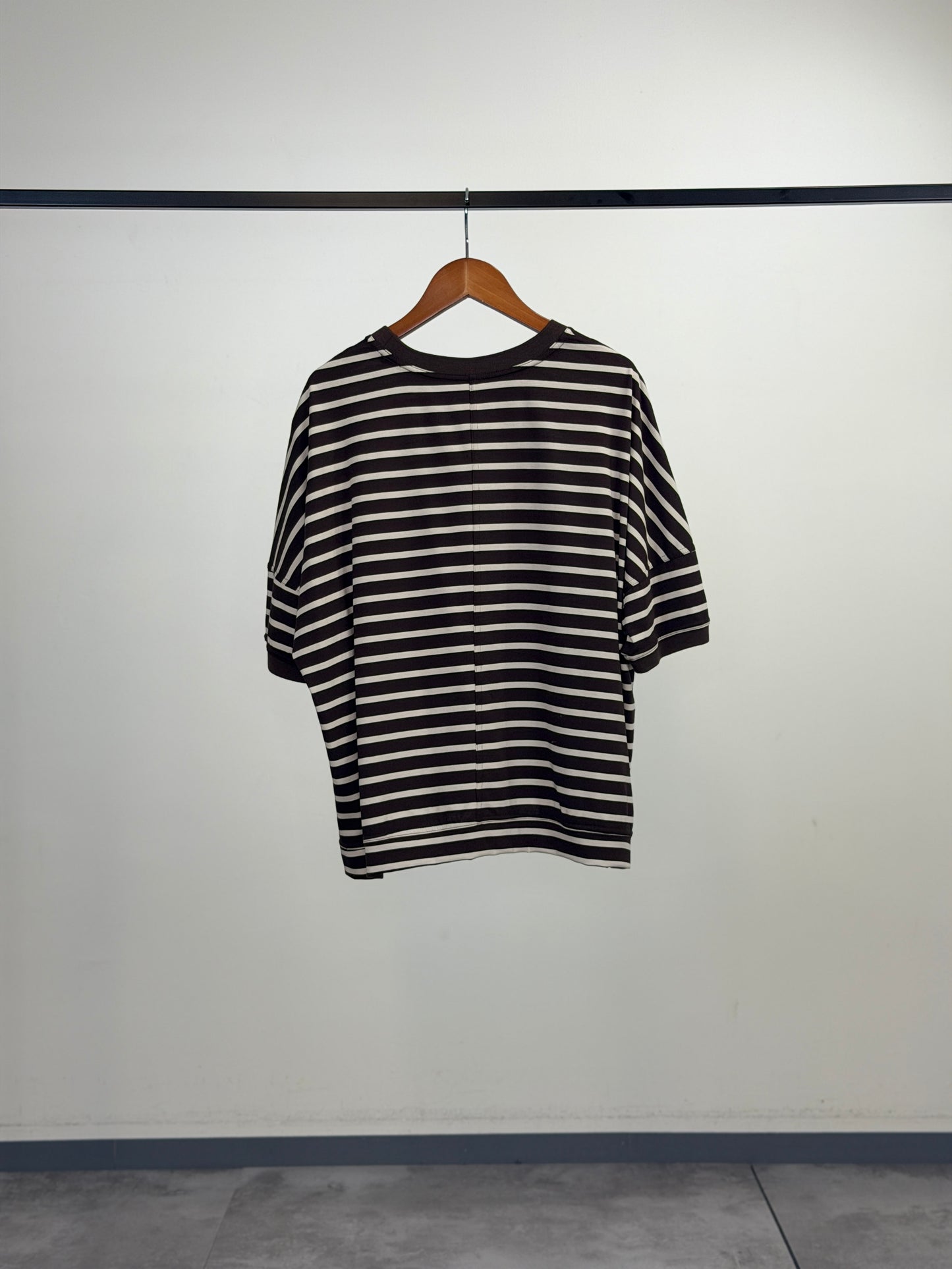 ロゴパッチTシャツ