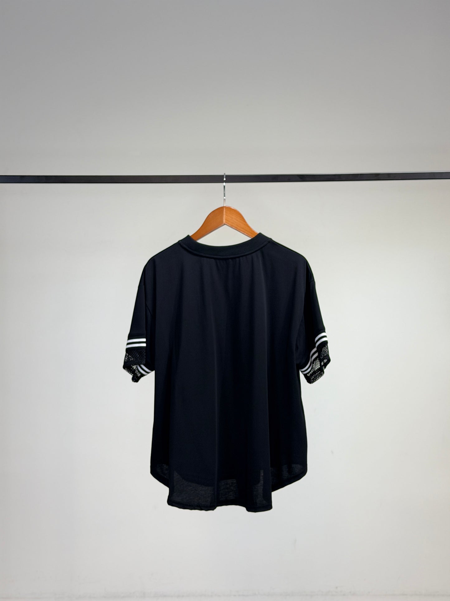 ラインアクセント ロゴTシャツ