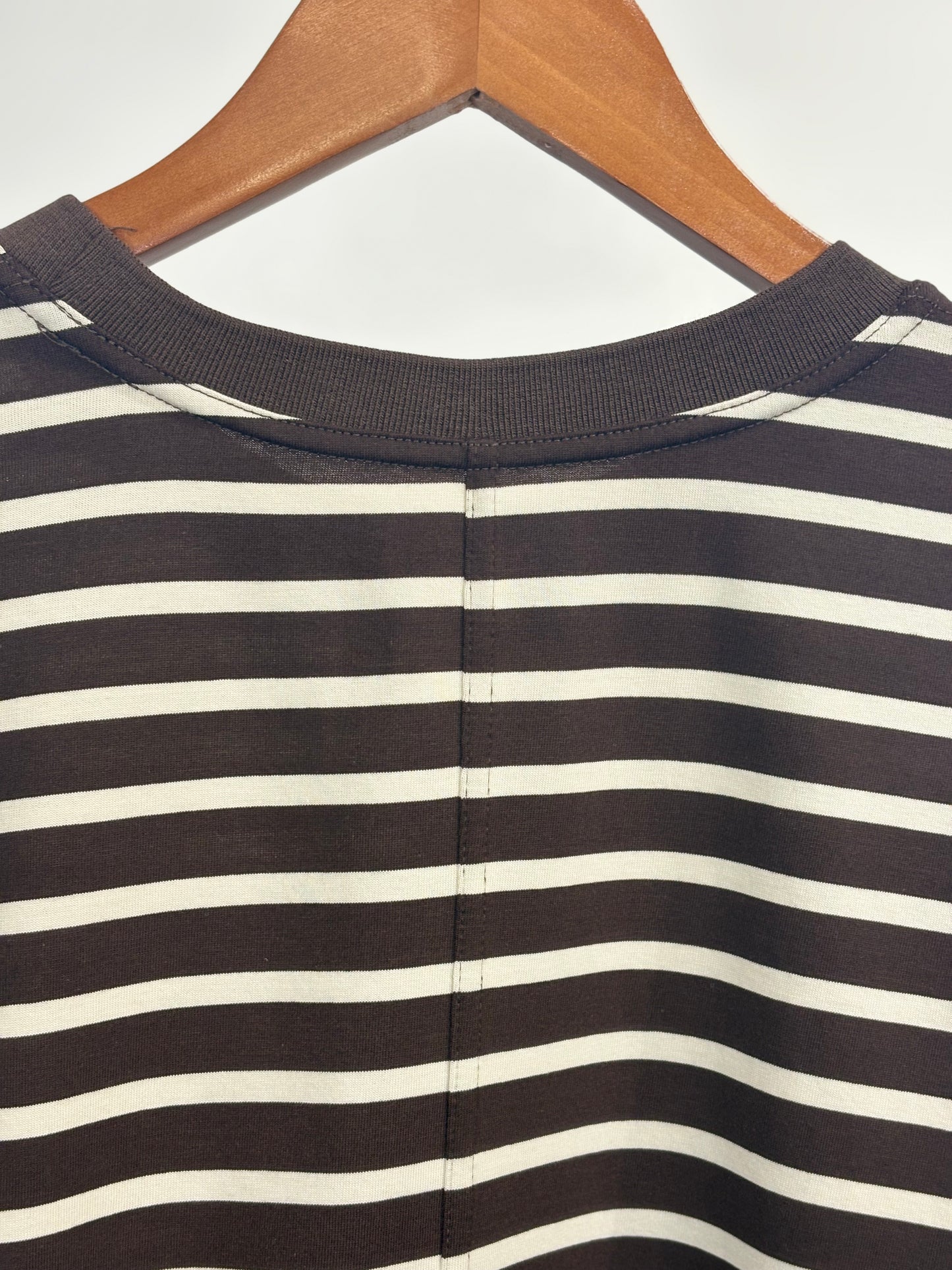 ロゴパッチTシャツ