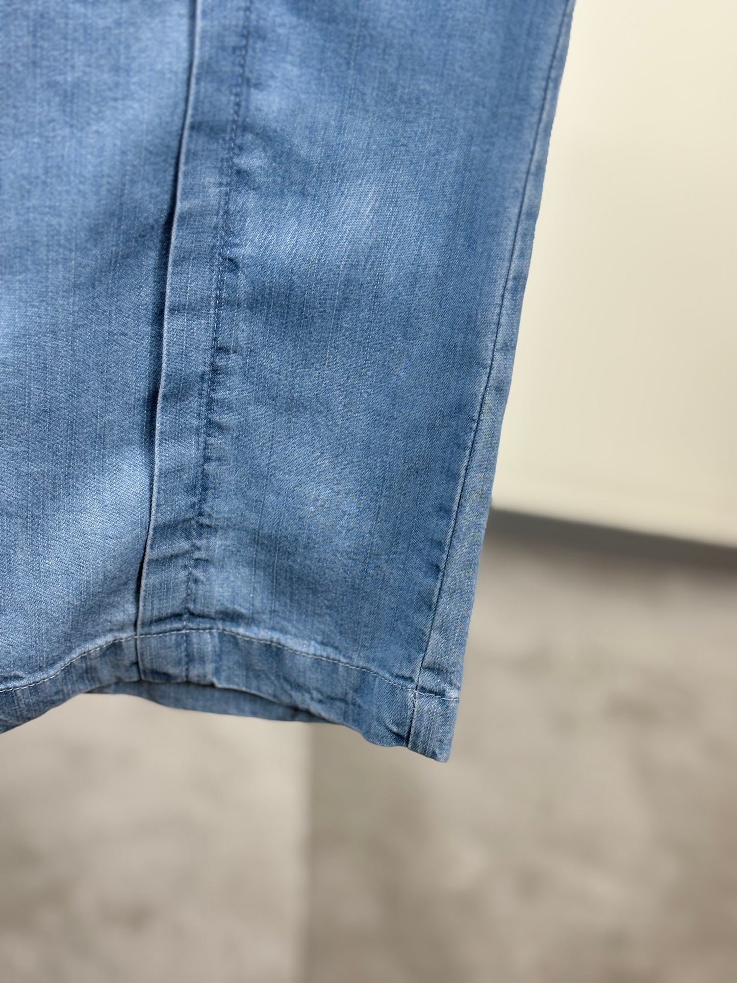 ライトデニムイージーワイドパンツ