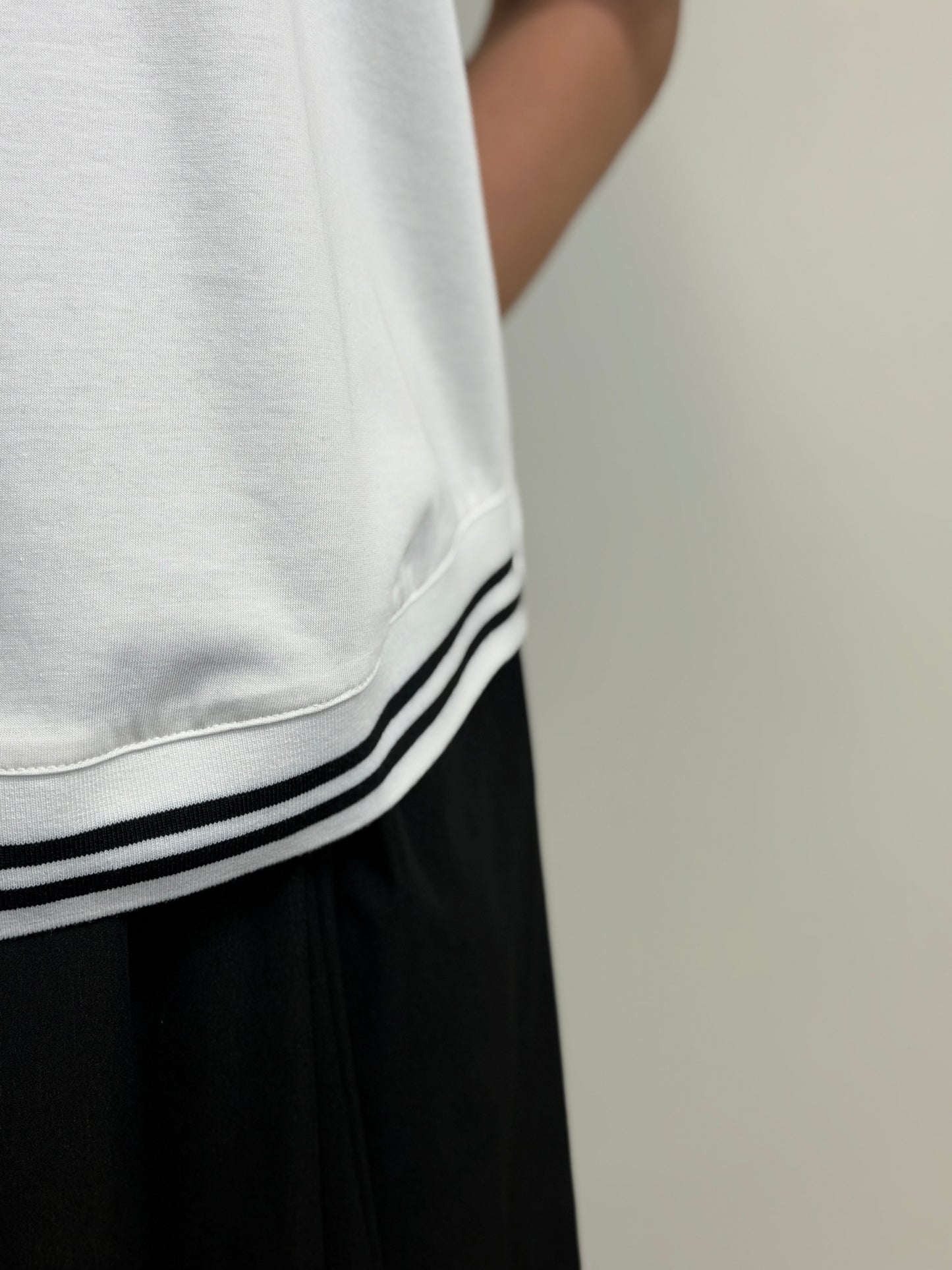 ラインアクセント ロゴTシャツ